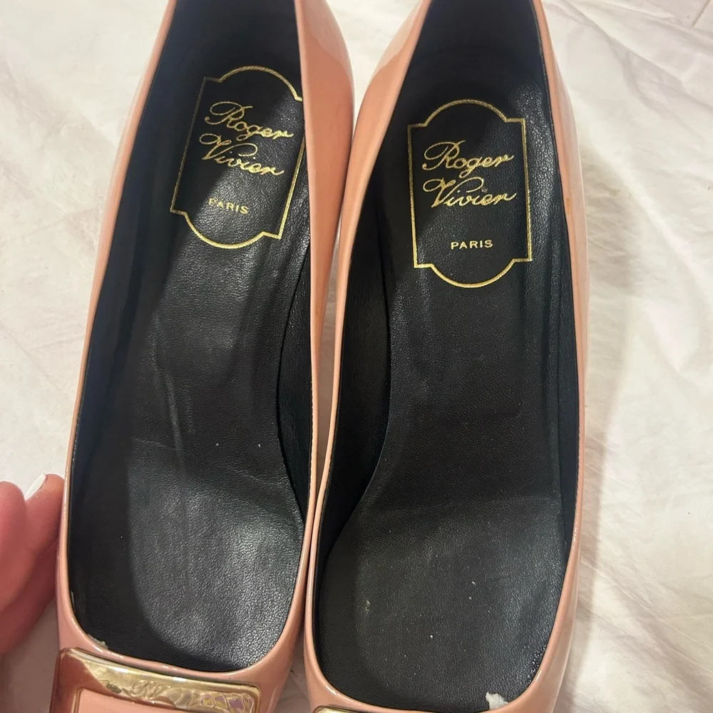 Roger Vivier Blush Pink Heels with Gold Buckle - Picture 7 of 9